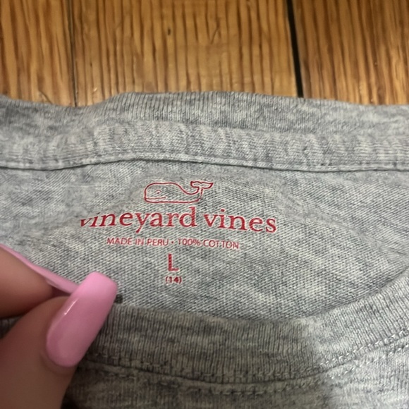 Christmas vineyard vines long sleeve - Picture 3 of 4